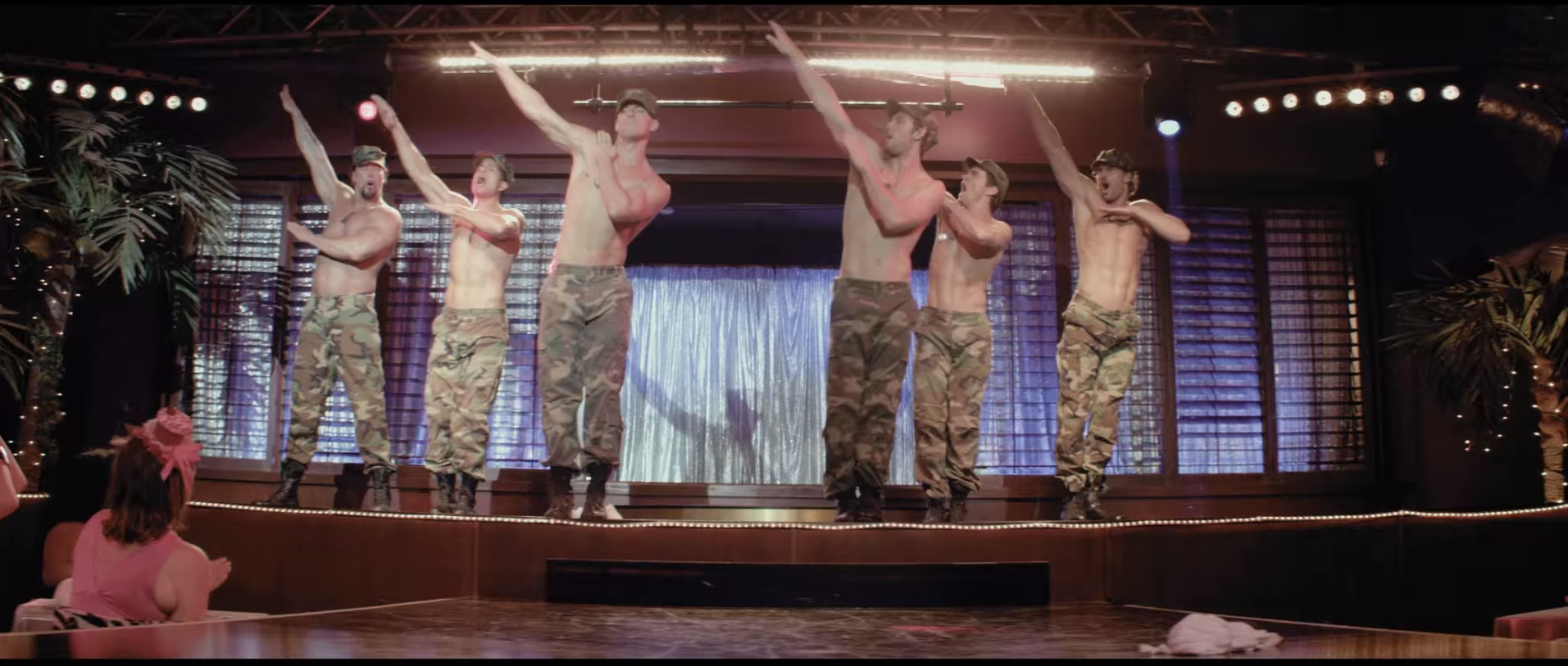 5. Magic Mike. Vad ska man säga. Nu kanske detta inte är stereotypt med hur den vanliga mannen ser ut. Men nog gör den oss lite träningssugna? 5. Magic Mike. Vad ska man säga. Nu kanske detta inte är stereotypt med hur den vanliga mannen ser ut. Men nog gör den oss lite träningssugna?